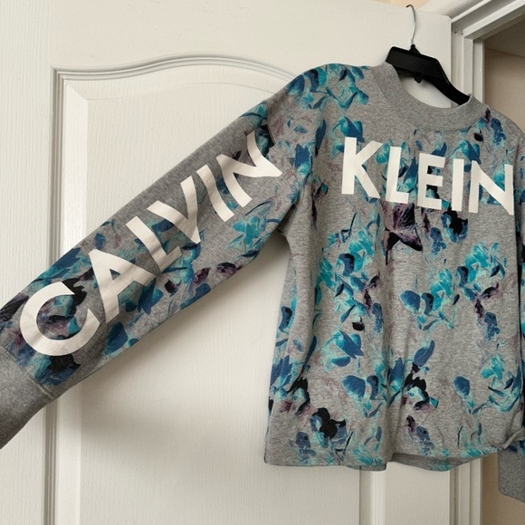 Calvin Klein Jeans Gray/Blue/Purple floral pullover - Picture 4 of 10